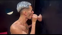 LOIRINHO SAFADO MAMOU OS HÉTEROS NO GLORYHOLE