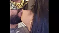 Beijando minha esposa com a boca cheia de goza do comedor