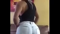 Novinha tirando a roupa