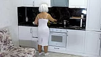 When stepson fucks stepmom in the ass, she forgets that breakfast is being prepared